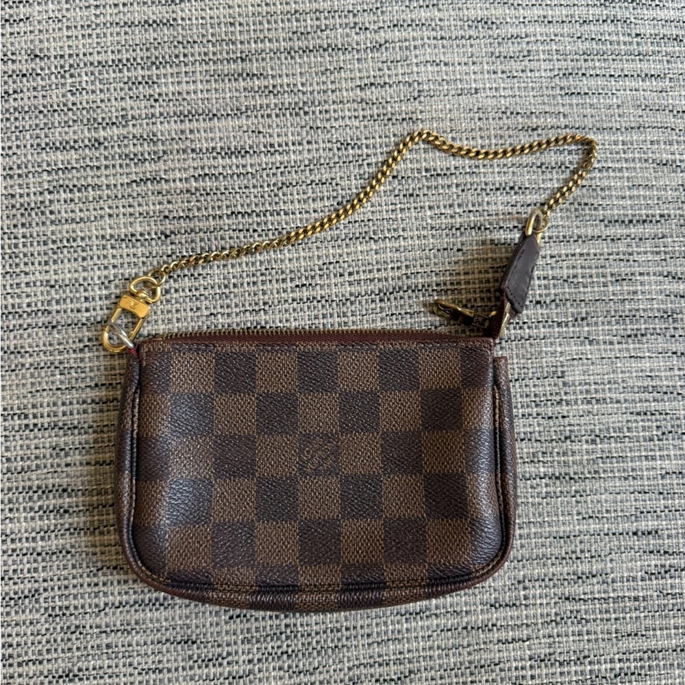 Louis Vuitton mini pochette